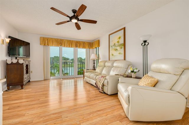 1882 PINE RIDGE WAY W C2, Palm Harbor, FL 34684