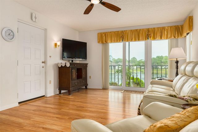 1882 PINE RIDGE WAY W C2, Palm Harbor, FL 34684
