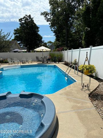 69 Chestnut Court, Brick, NJ 08723