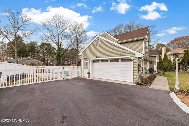 69 Chestnut Court, Brick, NJ 08723