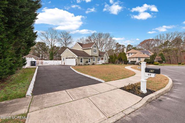 69 Chestnut Court, Brick, NJ 08723