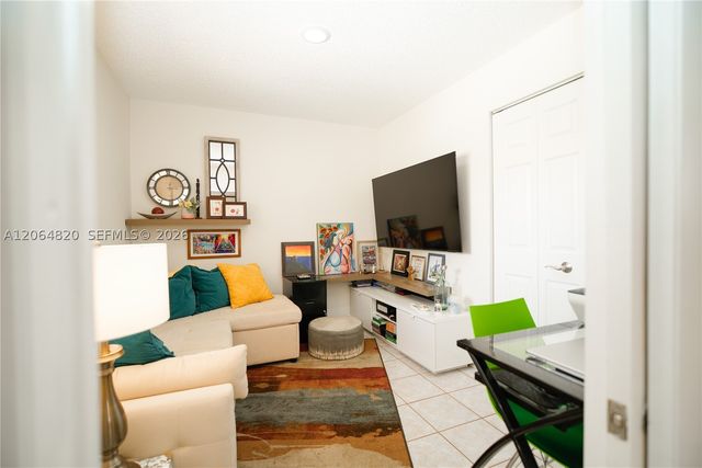 14945 SW 49th Ln H-6, Miami, FL 33185