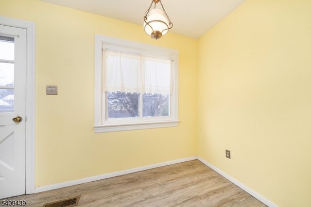 38 Inwood Rd, Chatham Boro, NJ 07928