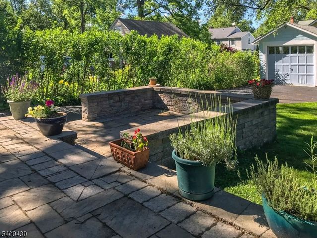 38 Inwood Rd, Chatham Boro, NJ 07928