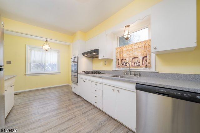 38 Inwood Rd, Chatham Boro, NJ 07928