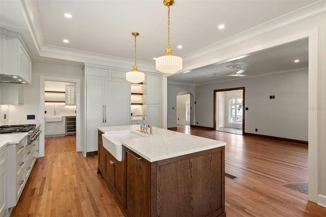 250 MIRROR LAKE DRIVE N, St Petersburg, FL 33701