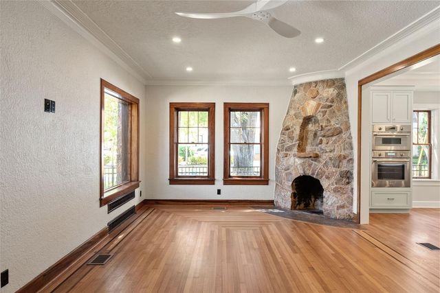 250 MIRROR LAKE DRIVE N, St Petersburg, FL 33701