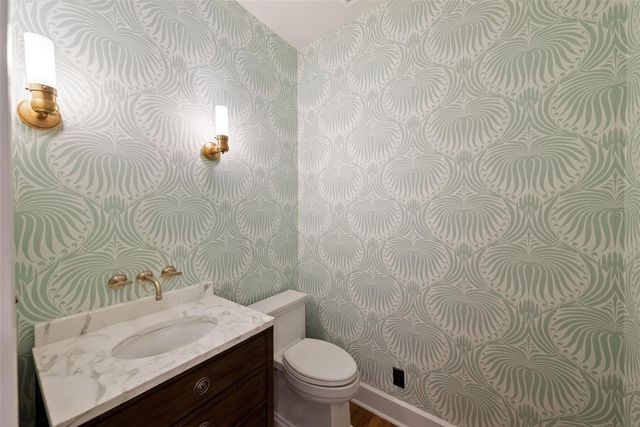 250 MIRROR LAKE DRIVE N, St Petersburg, FL 33701