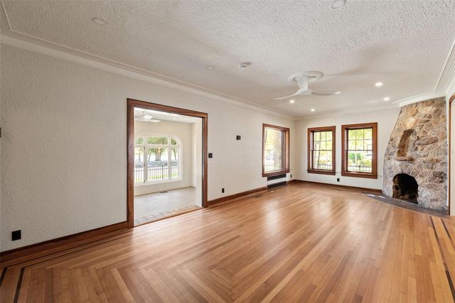 250 MIRROR LAKE DRIVE N, St Petersburg, FL 33701