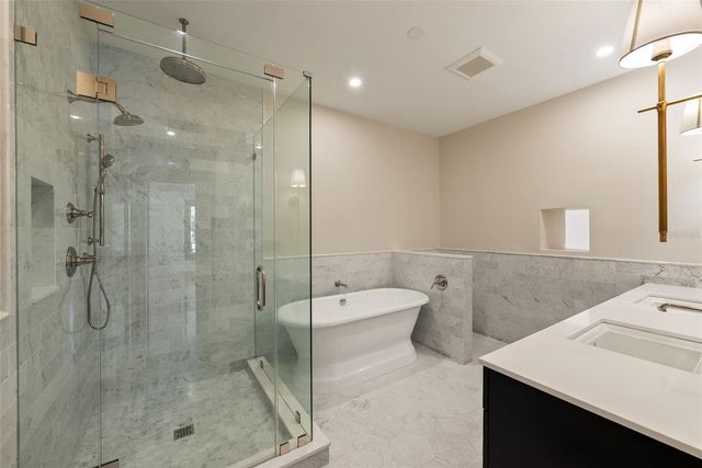 250 MIRROR LAKE DRIVE N, St Petersburg, FL 33701