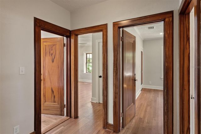 250 MIRROR LAKE DRIVE N, St Petersburg, FL 33701