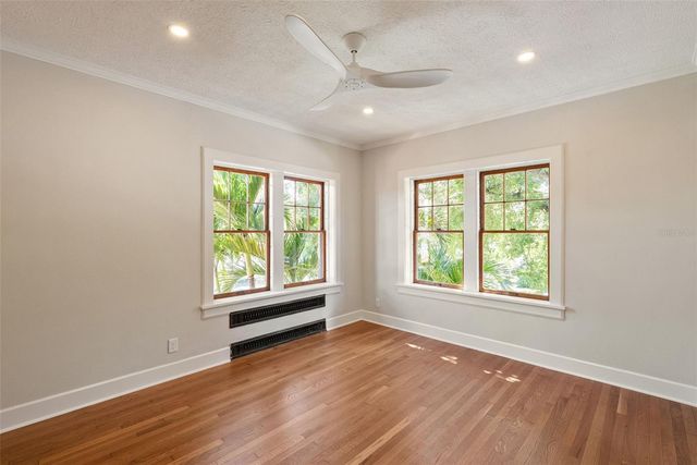 250 MIRROR LAKE DRIVE N, St Petersburg, FL 33701