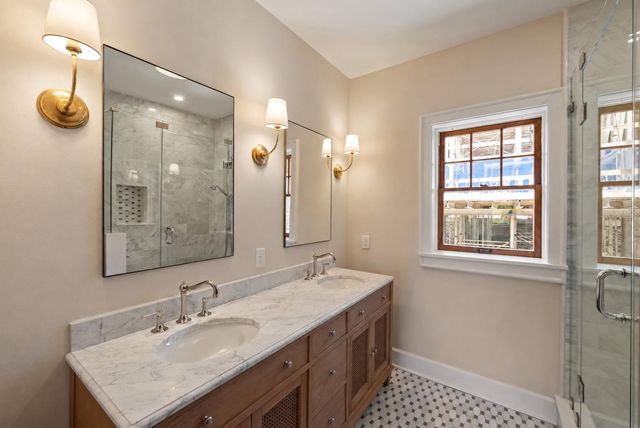 250 MIRROR LAKE DRIVE N, St Petersburg, FL 33701