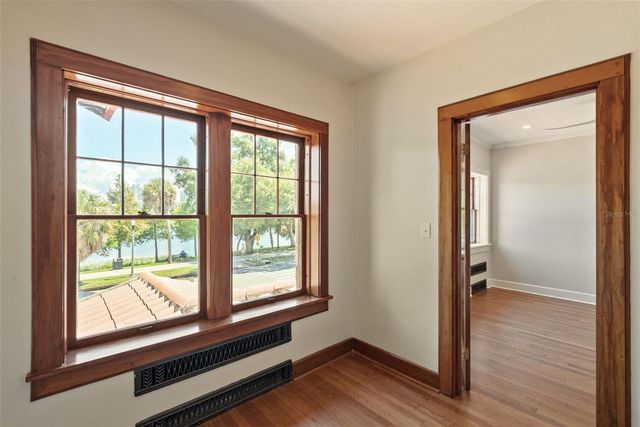 250 MIRROR LAKE DRIVE N, St Petersburg, FL 33701