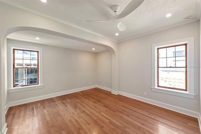 250 MIRROR LAKE DRIVE N, St Petersburg, FL 33701