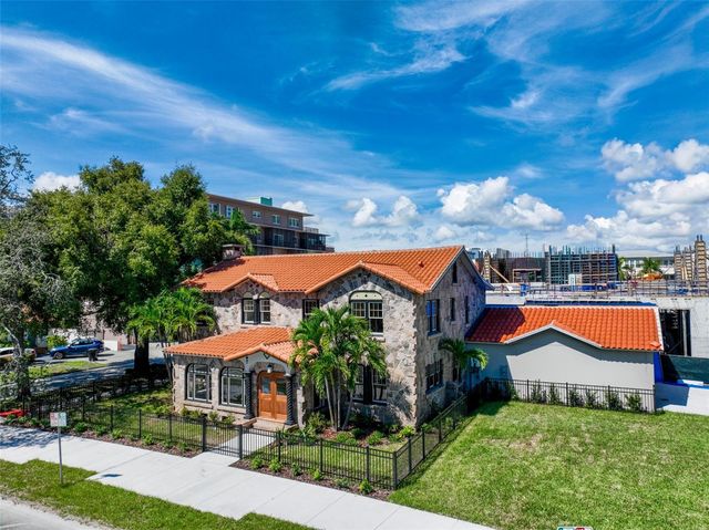 250 MIRROR LAKE DRIVE N, St Petersburg, FL 33701
