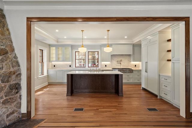 250 MIRROR LAKE DRIVE N, St Petersburg, FL 33701