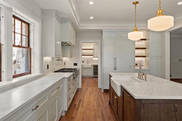 250 MIRROR LAKE DRIVE N, St Petersburg, FL 33701