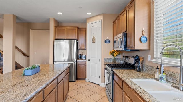 3862 Clay Bank Rd, Fairfield, CA 94533