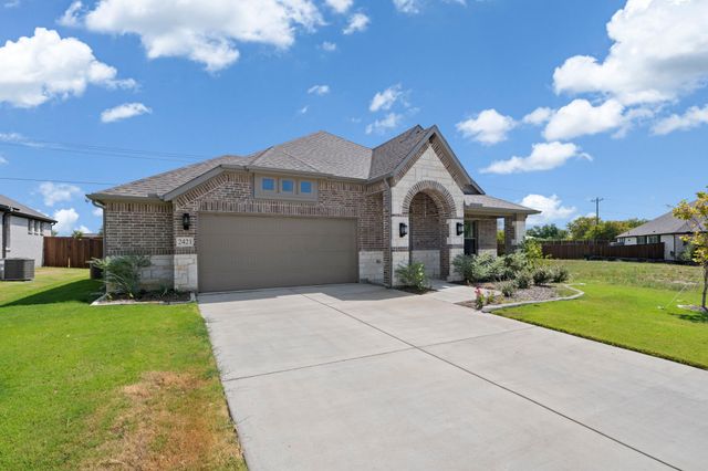 2452 Acacia Road, Cleburne, TX 76033
