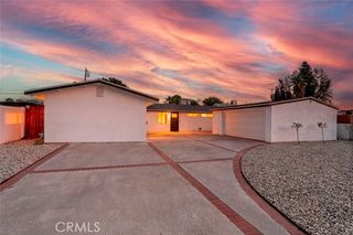 8008 Aura Avenue, Reseda (los Angeles), CA 91335