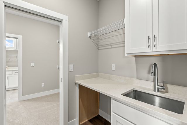 2531 Bos Landen Drive, Pella, IA 50219