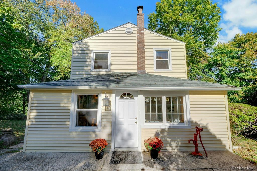 118 Circular Street, Thornwood, NY 10594 — exterior