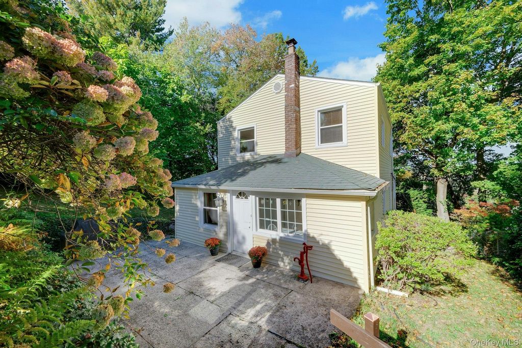 118 Circular Street, Thornwood, NY 10594 — photo 3
