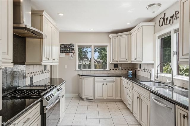 105 Ridgewood Drive, Boardman, OH 44512