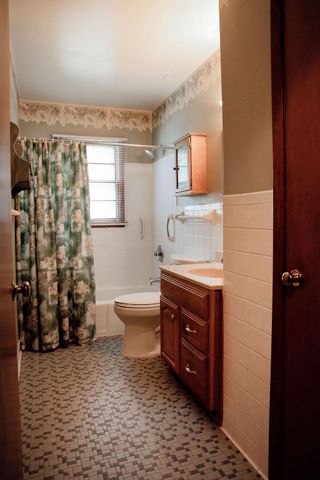 9526 Quaker Lane N, Maple Grove, MN 55369