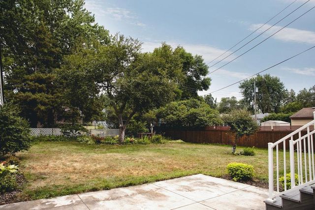 9526 Quaker Lane N, Maple Grove, MN 55369