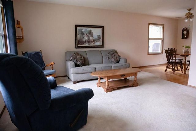9526 Quaker Lane N, Maple Grove, MN 55369