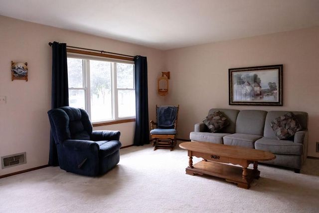 9526 Quaker Lane N, Maple Grove, MN 55369