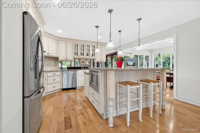 29498 E River Road, Grosse Ile Township, MI 48138