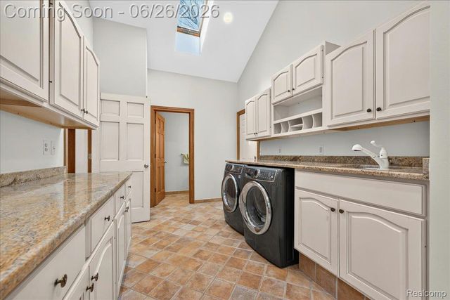29498 E River Road, Grosse Ile Township, MI 48138