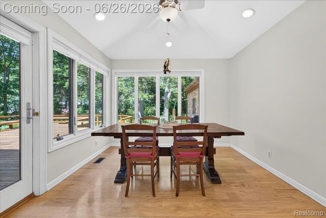 29498 E River Road, Grosse Ile Township, MI 48138