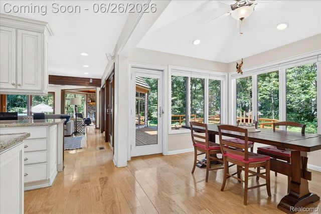 29498 E River Road, Grosse Ile Township, MI 48138