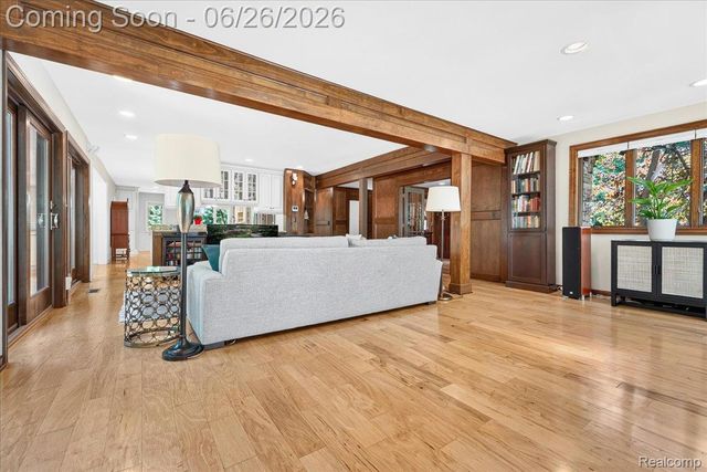 29498 E River Road, Grosse Ile Township, MI 48138