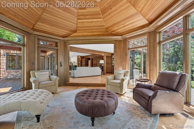 29498 E River Road, Grosse Ile Township, MI 48138