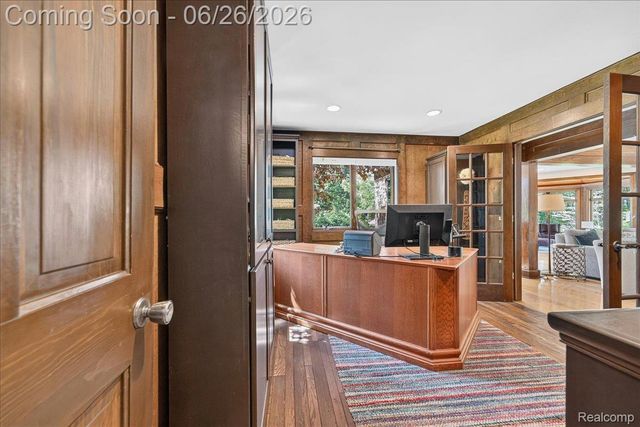 29498 E River Road, Grosse Ile Township, MI 48138