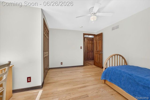 29498 E River Road, Grosse Ile Township, MI 48138