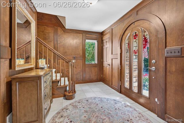 29498 E River Road, Grosse Ile Township, MI 48138