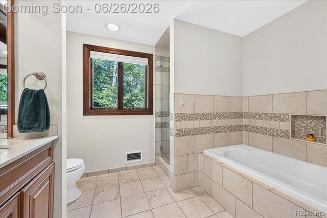 29498 E River Road, Grosse Ile Township, MI 48138