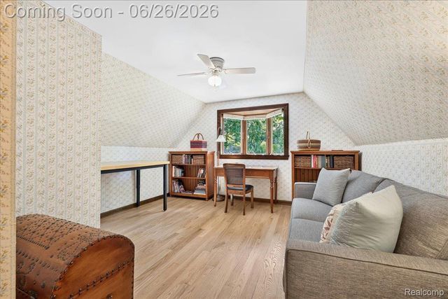 29498 E River Road, Grosse Ile Township, MI 48138