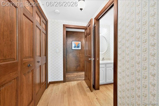 29498 E River Road, Grosse Ile Township, MI 48138