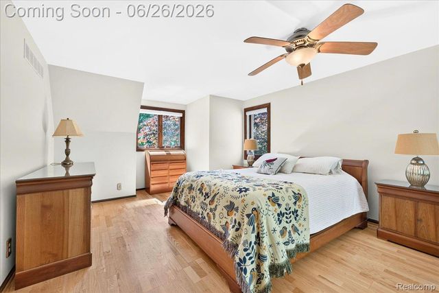 29498 E River Road, Grosse Ile Township, MI 48138