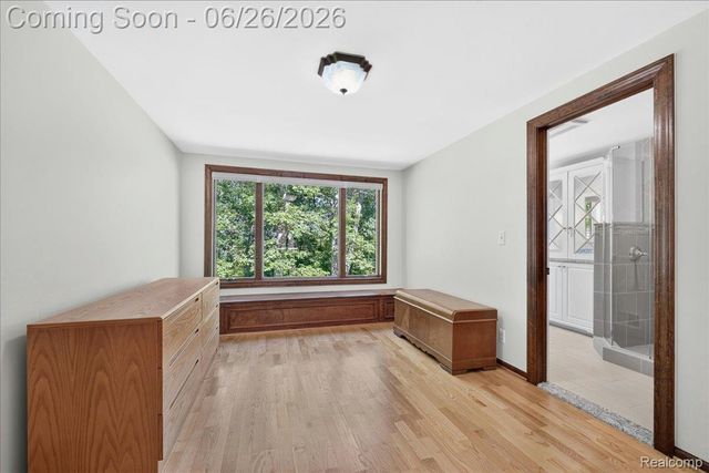 29498 E River Road, Grosse Ile Township, MI 48138