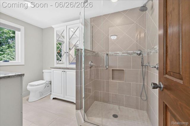 29498 E River Road, Grosse Ile Township, MI 48138