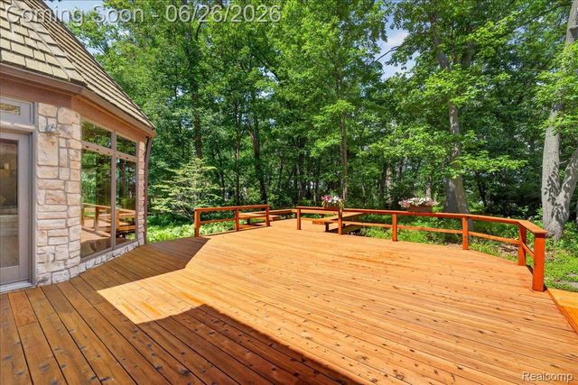 29498 E River Road, Grosse Ile Township, MI 48138