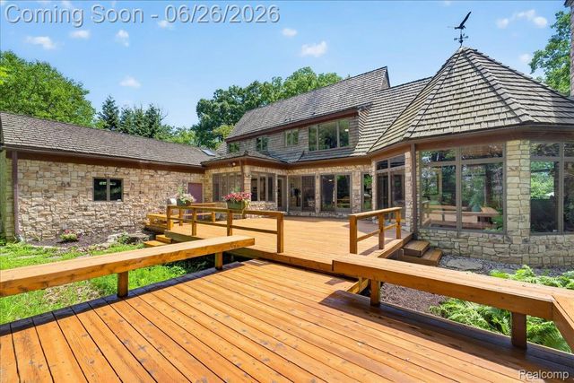 29498 E River Road, Grosse Ile Township, MI 48138